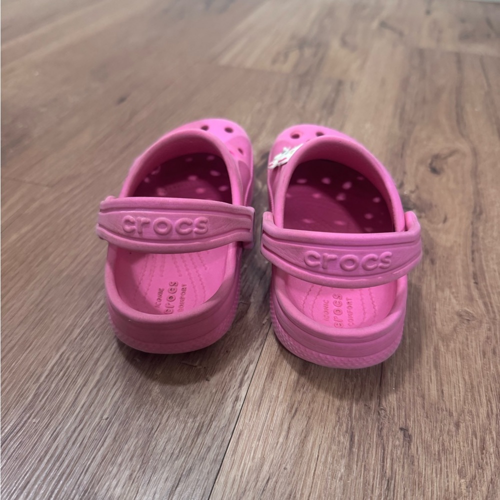 Kids Pink crocs with jiblets - Picture 2 of 3
